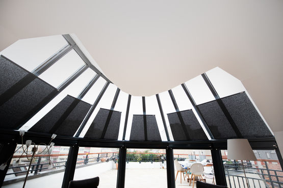Store anti-chaleur pour toiture de véranda | VEGA - produit présenté par REFLEX'SOL