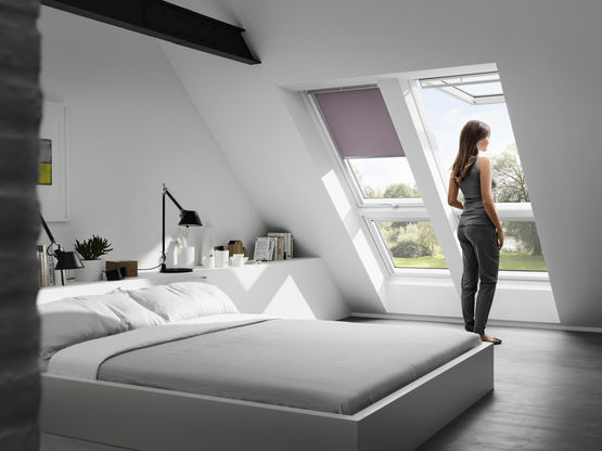  Store occultant motorisé Velux pour chambre à coucher | DSL/DML - Store à déroulement vertical