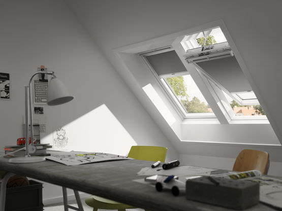 Store occultant motorisé Velux pour chambre à coucher | DSL/DML