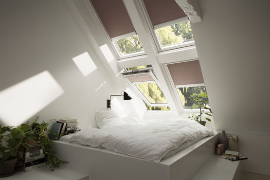  Store occultant motorisé Velux pour chambre à coucher | DSL/DML - VELUX