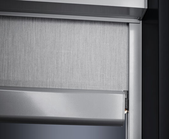  Store toile vertical à motorisation solaire autonome | VSe ZIP Solaire - SCHENKER STORES