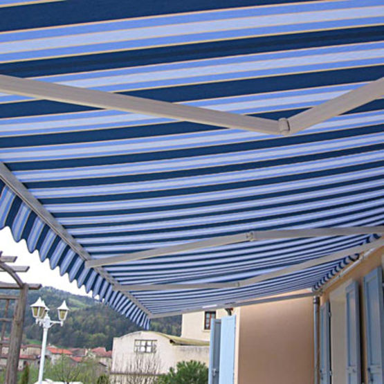 Stores bannes avec ou sans coffre | Banne Monobloc / Banne Coffre - produit présenté par BIER - STORES DE TOURNUS