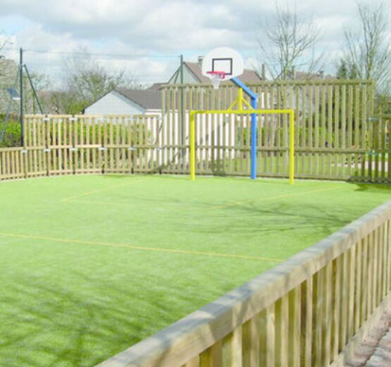 Surface de jeux extérieurs à barrière bois | Espace Loisirs - produit présenté par REGESPORTS
