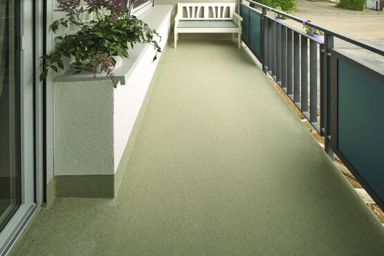  Système d'étanchéité liquide dédié à la réparation et la finition des sols de terrasse | StoFloor Balcony EB 800 - STO