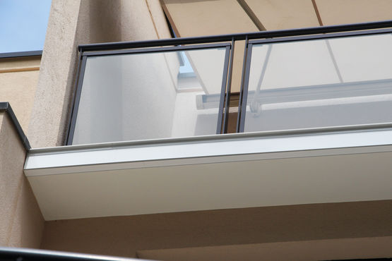  Système d’habillage réglable en aluminium pour la protection de nez de balcon | Dallnet Nez de dalle - Profilés et accessoires pour finitions de façades