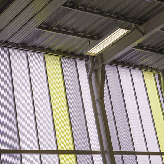 Système de bardage translucide avec filtres colorés à effet relief | Danpalon 3DLITE - Bardage en polycarbonate