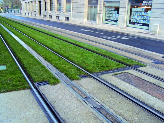  Système de drainage en béton polymère pour voies de tramway | Aco Tram - Caniveaux en matériau de synthèse