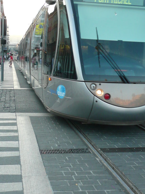 Système de drainage en béton polymère pour voies de tramway | Aco Tram - produit présenté par ACO