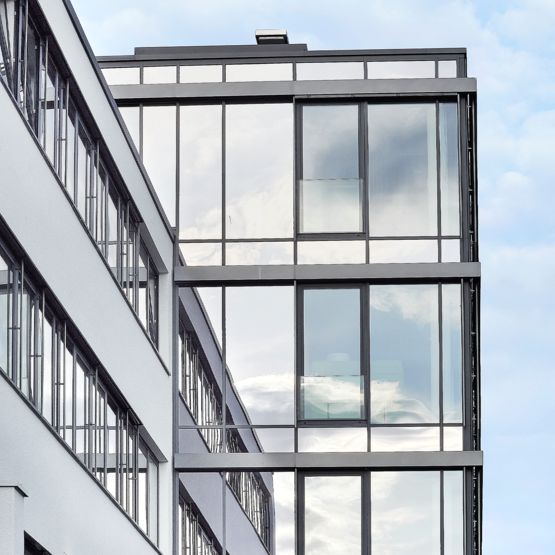 Système de façade en aluminium | heroal C 50 - Façade isolante et éléments de remplissage (EDR)
