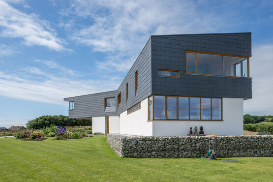 Système de façade ventilée en ardoise naturelle moderne et efficace - produit présenté par CUPA PIZARRAS