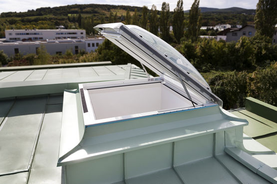 Système de lumière naturelle pour toits plats | Fenêtre sur costière  - produit présenté par VELUX
