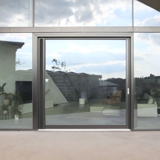  Système porte levante et coulissante - transparence et d’isolation thermique | heroal S 77 SL   - Baie coulissante ou à galandage en aluminium