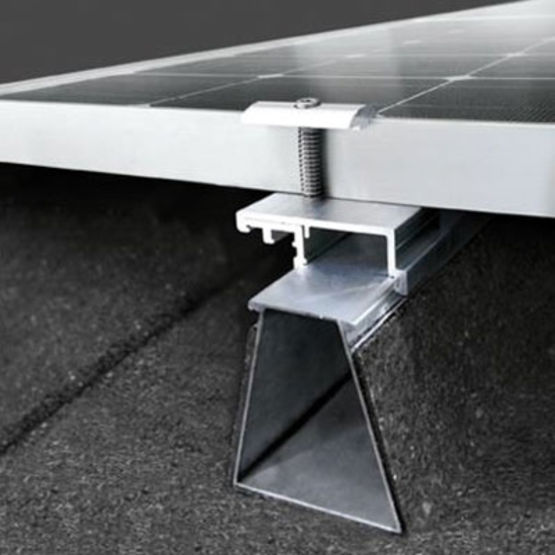 Système pour implantation de panneaux photovoltaïques sur étanchéité | Roof-Solar Bitume