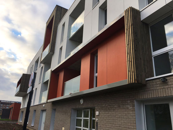 Système sur mesure en aluminium pour la protection des nez de dalle | Dallnet Habillage - produit présenté par DANI ALU