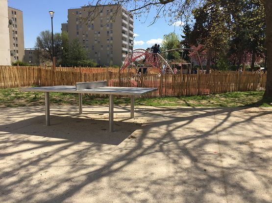  Table de ping pong en acier inoxydable pour aménagements sportifs et loisirs | 1309 - Matériel pour activités sportives