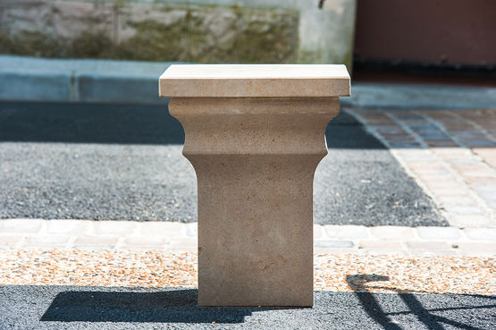  Tabouret en pierre naturelle | CORNICHE - réf. CO_TA - PIERRE URBAINE 