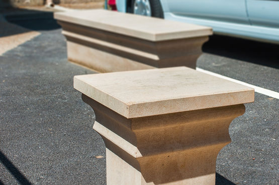 Tabouret en pierre naturelle | CORNICHE - réf. CO_TA - produit présenté par PIERRE URBAINE 