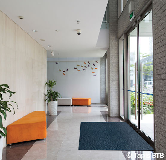  Tapis d&#039;accueil grattant et absorbant en fibre recylée Econyl | Ebor  - Tapis d'accueil et de propreté