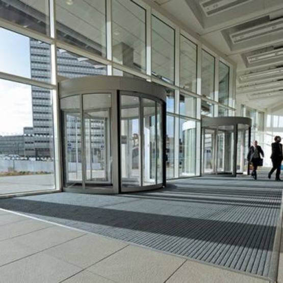 Tapis d'accueil intérieur ou extérieur | Pedigrid - produit présenté par CS FRANCE