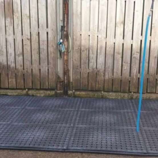 Tapis d&#039;écurie drainant pour une meilleure circulation des chevaux | 20 Drain