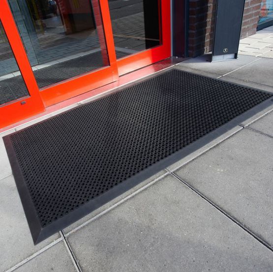 Tapis d&#039;entrée 599B Oct-O-Flex Bevelled - produit présenté par NORMEQUIP