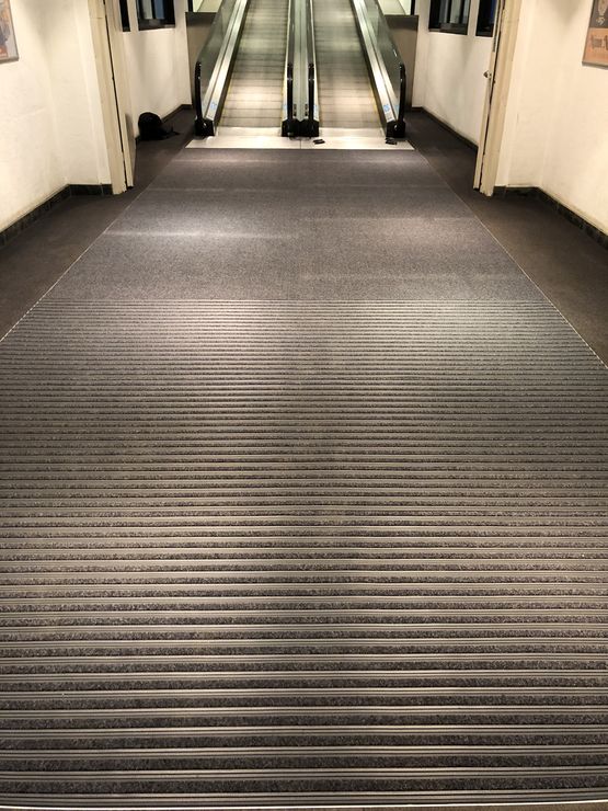  Tapis d’entrée absorbant grand trafic avec semelle | FRONTRUNNER SB + - Tapis d'accueil et de propreté