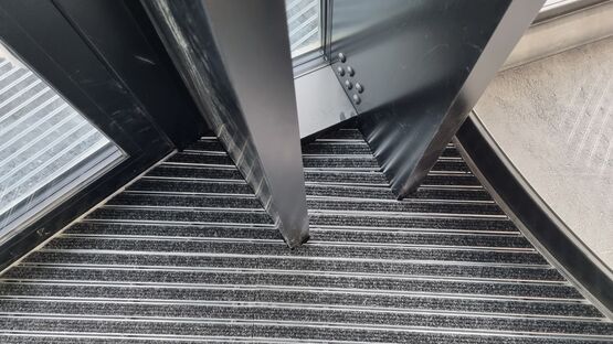 Tapis d'entrée haute-performance - Aluminium &amp; reps - Nettoyant et antidérapant | NIKO Reps - produit présenté par NIKO SOLUTIONS