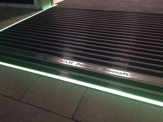  Tapis d&#039;entrée technique ERP - Inserts brosse et aluminum - nettoyant et antidérapant | NIKO Brosse  - Tapis d'accueil et de propreté