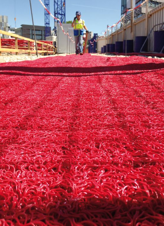 Tapis de chantier antidérapant en PVC pour sécurisation de circulation des piétons | ANOXA  - produit présenté par ANOXA