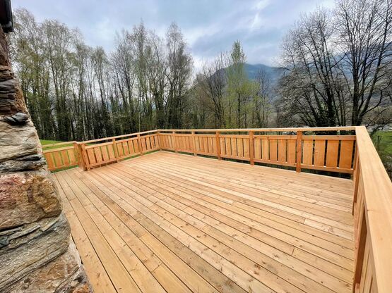 Terrasse en bois de mélèze du nord de l'Europe | DINEGO SARL