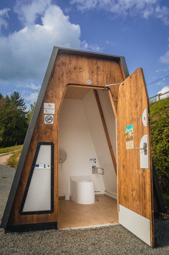  Toilettes publiques autonomes à lombricompostage | Sanilight - SANISPHERE