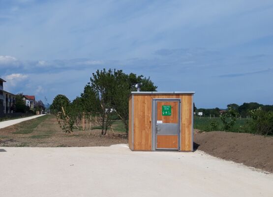 Toilettes publiques autonomes à séparation et lombricompostage | Ty Coin Vert Access PMR - APF Entreprise 56