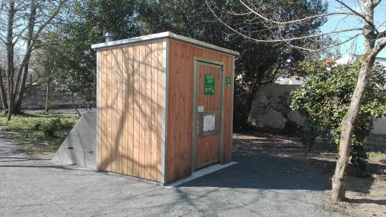 Toilettes publiques autonomes à séparation et lombricompostage | Ty Coin Vert Access PMR - TY COIN VERT BY APF ENTREPRISES 56