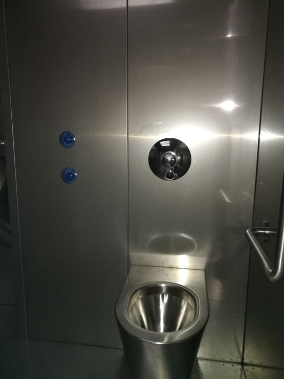 Toilettes sans nettoyage automatique avec raccordement eaux usées et eau potable | Ty Coin Bleu Access PMR - produit présenté par TY COIN VERT BY APF ENTREPRISES 56