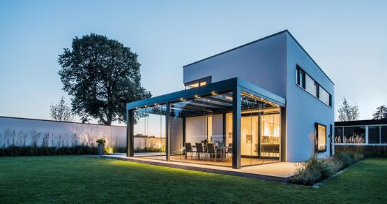 Toiture de terrasse vitrée avec parois verticales transparentes  | SDL Acubis - produit présenté par SOLARLUX FRANCE