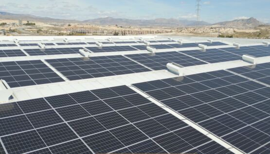 Toitures photovoltaïques commerciales et industrielles - Ombrières photovoltaïques - produit présenté par GLASS PARTNERS SOLUTIONS
