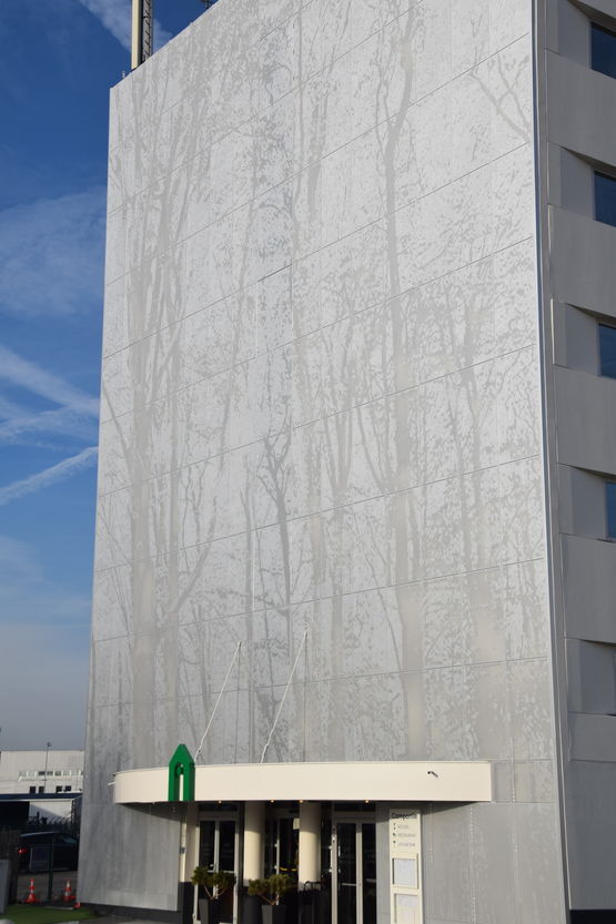  Tôle perforée numérique motif Forêt pour Façade | LE BOURGET - Bardage en aluminium