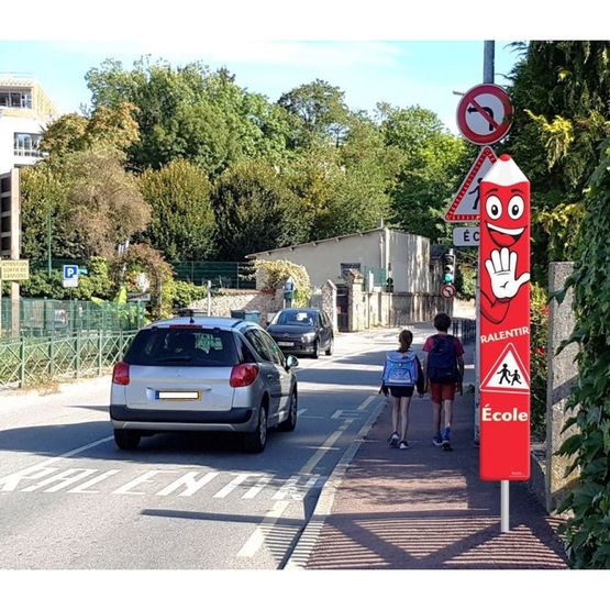 Totem panneau crayons en acier galvanisé pour écoles | Totem Ecole