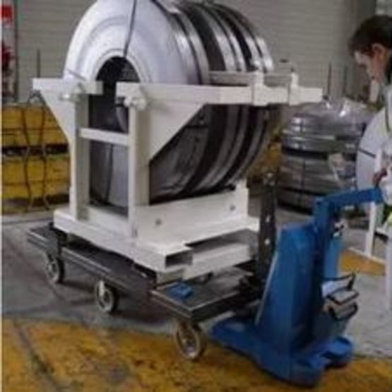  Tracteur pousseur compact sur batterie capacité entre 2 et 15 tonnes - Équipement de préhension et de manutention