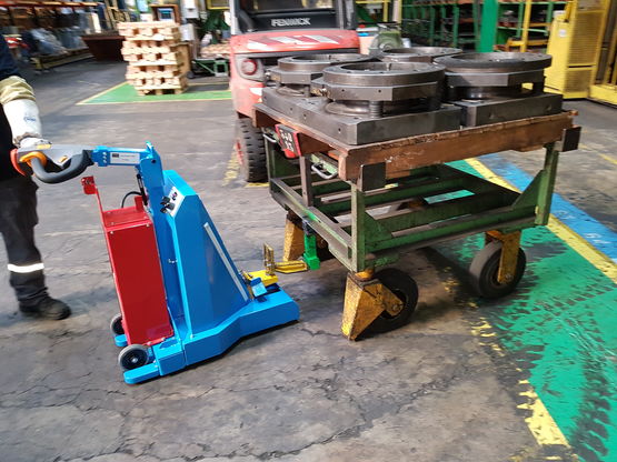  Tracteur pousseur compact sur batterie capacité entre 2 et 15 tonnes - IMS (INTER MANUTENTION SYSTÈME)