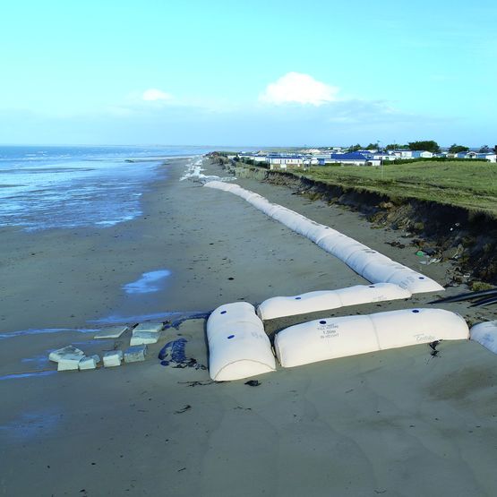 Tube en textile rempli de sable pour protection du littoral | Tencate Geotube