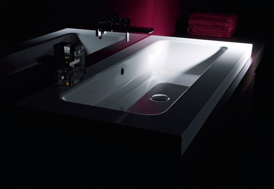 Vasque de salle de bain à larges rebords en acier titane vitrifié | BetteOne - produit présenté par BETTE
