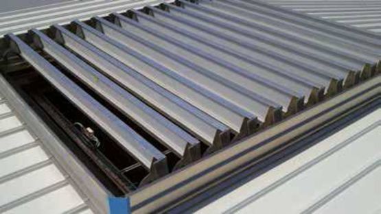 Ventelle de désenfumage à lames pour toitures et façades | Eura - KINGSPAN LIGHT + AIR