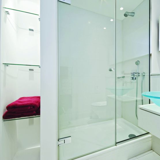  Verre anticorrosion pour portes de douches | Luxclear Protect - Parois de douche avec porte battante