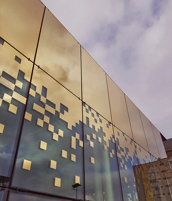  Verre décoratif aux motifs métalliques réfléchissants | Chrome Design - Verres spéciaux