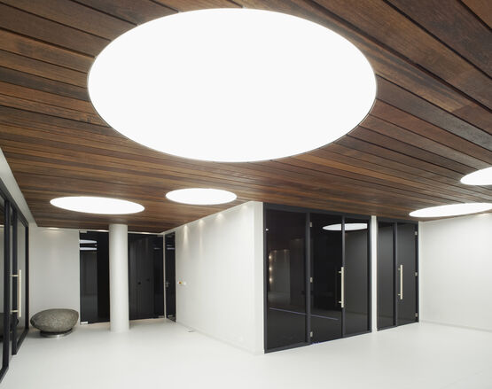  Verre gris foncé pour design intérieur et façade | Planibel Dark Grey  - AGC GLASS FRANCE