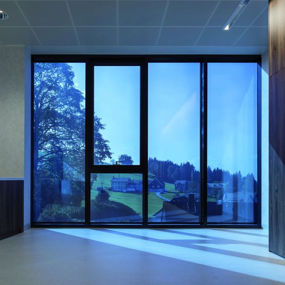  Verre structurel électrochrome pour mur rideau sans châssis visible | Vario - SAINT-GOBAIN GLASS