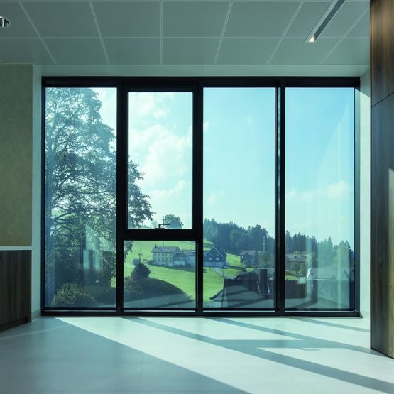  Verre structurel électrochrome pour mur rideau sans châssis visible | Vario - Murs rideaux en verre extérieur collé (VEC)