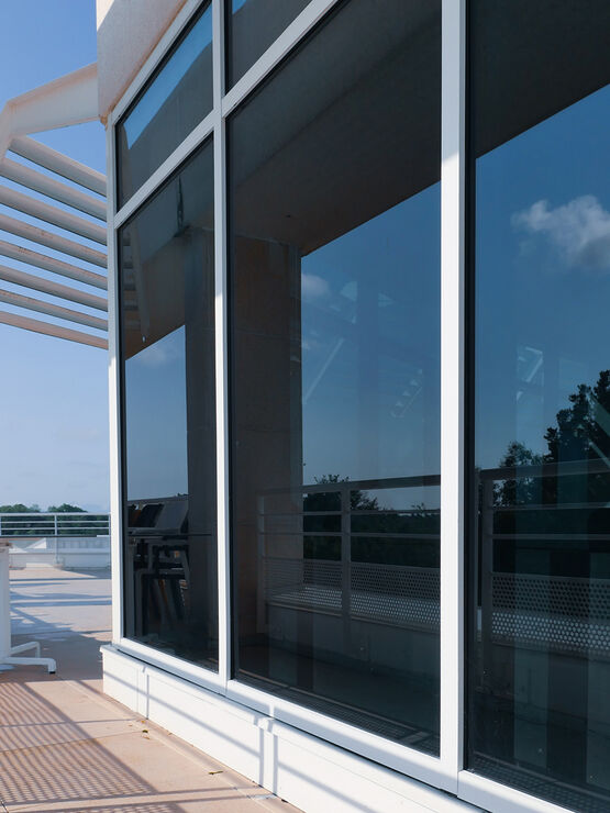 Vitrage à teinte variable autonome - produit présenté par GLASS PARTNERS SOLUTIONS