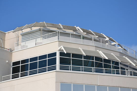  Vitrage de contrôle solaire autonome et dynamique | MORFEO - Verres spéciaux